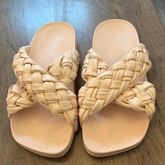 ASOS Shoes - ASOS Women’s Slide Size 6 in EUC